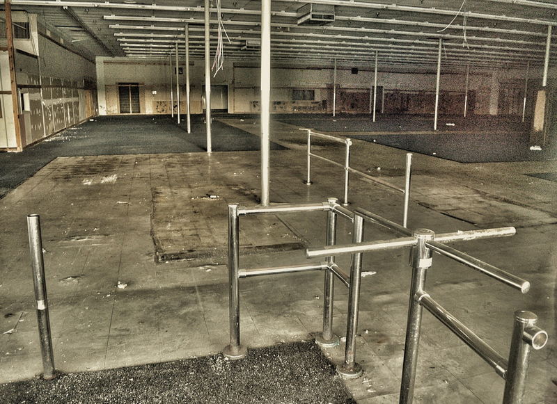 Sears Shopping Center (Lincoln Park Shopping Center) - Sampling Of Photos From Dead And Dying Retail (newer photo)